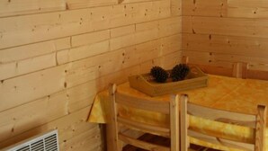 Dining - Chalet with Terrace for 4 People in Ribes (Ribes)