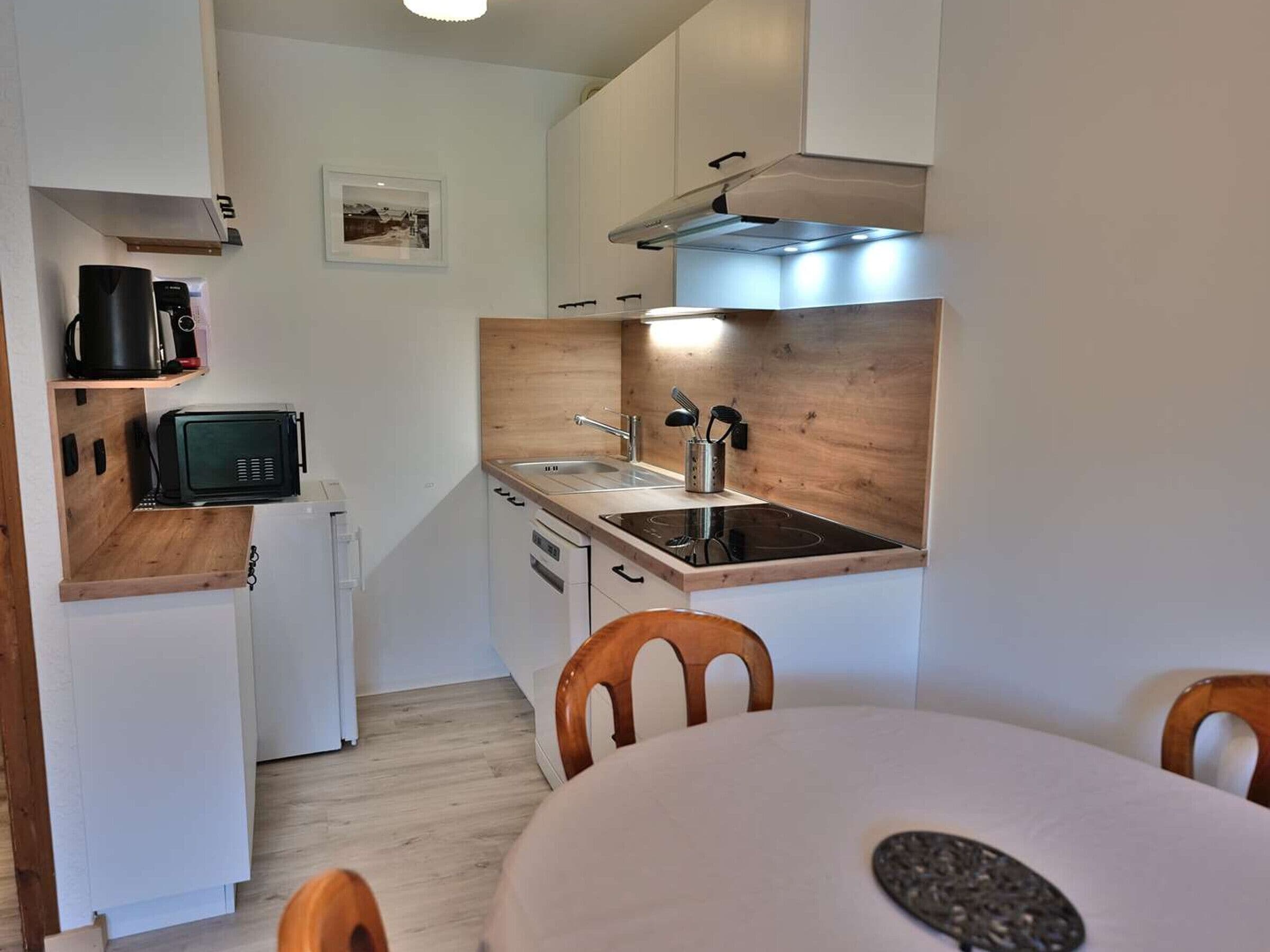 Microwave, dishwasher, coffee/tea maker, toaster