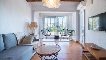 Televisie en een open haard