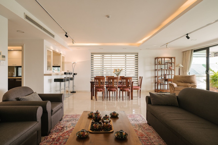 Hi-end 3-bedroom Apartment With Lakeview, Ac, Fitness Room In Hanoi - Hanói