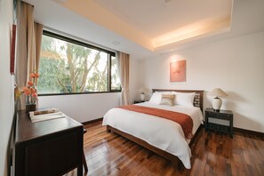 3 Schlafzimmer, Schreibtisch, Bügeleisen/Bügelbrett, Reisekinderbett