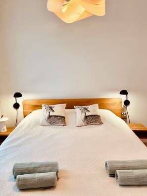 WiFi, bed sheets