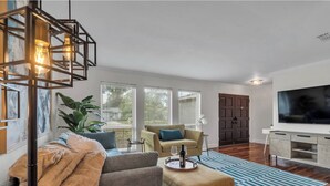 TV - Modern 4BR Home w/ Private Heated Pool & Firepit (Seminole)