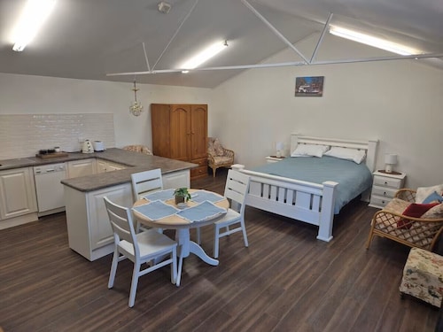 Tipsy Hill Cottage, River Views at Walker Flat SA. Perfect for a weekend getaway