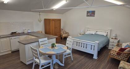 Tipsy Hill Cottage, River Views at Walker Flat SA. Perfect for a weekend getaway