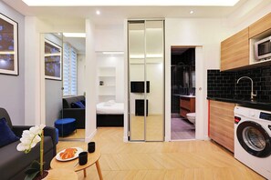 1 bedroom, laptop workspace, iron/ironing board, bed sheets - Serene Apartment - 1br/4p - Place de la Bastille (Paris)
