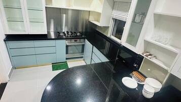 Deluxe Apartment, Balcony, Garden View | Living area