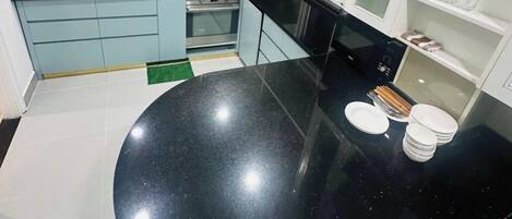 Deluxe Apartment, Balcony, Garden View | Living area