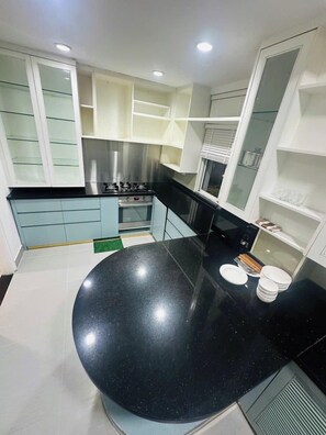 Deluxe Apartment, Balcony, Garden View | Living area