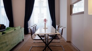 A conference room with a long table, chairs, and a vase with flowers. - 3-Bedroom, 2-Bathroom with High Ceilings, Spacious Layout and No Stairs (İstanbul)