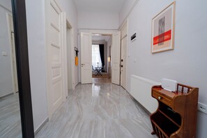 Interior - 3-Bedroom, 2-Bathroom with High Ceilings, Spacious Layout and No Stairs (İstanbul)