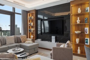 Superior-Apartment, Stadtblick | Wohnbereich | Kinderspielzeug