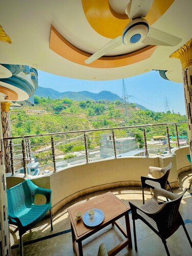  A romantic getaway, or an adventure to explore Bahrain, Kalam