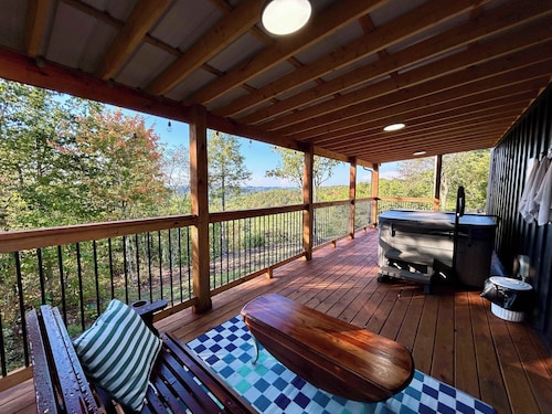 Shorty’s View| Hot Tub| Ride-In/Off-Road Access