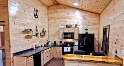 Shorty’s View| Hot Tub| Ride-In/ Off-Road access