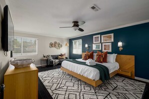 4 bedrooms, desk, iron/ironing board, internet