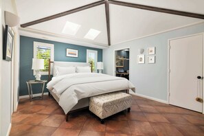 2 habitaciones, escritorio, tabla de planchar con plancha y wifi 