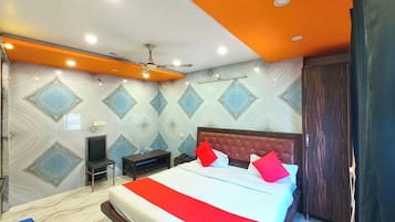 Deluxe Double Room, Air conditioning | Hypo-allergenic bedding, desk, soundproofing, free WiFi