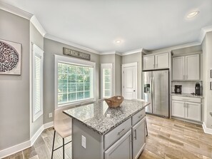 Fridge, microwave, oven, stovetop - Free Heated Pool | 3 Blocks to the Beach | Elevator (Hilton Head Island)