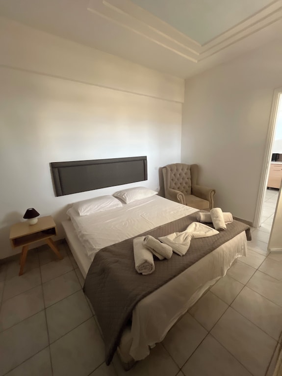 Leon Lux Apartment, Triple Room With Private Bathroom, Share Pool And Ocean View - Santorini