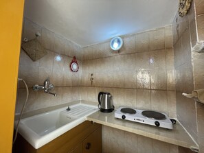 Kühlschrank, Kochgeschirr/Geschirr/Besteck