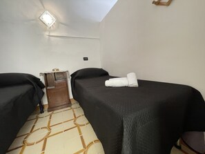 1 bedroom, bed sheets