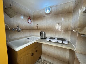 ثلاجة، مستلزمات طهي/أطباق/أوعية