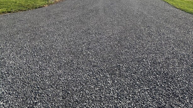 A gravel path with a picnic table and benches, surrounded by greenery and trees. - Private campsite in Pulaski for a peaceful get away. (Pulaski)