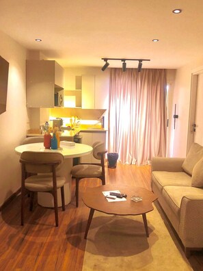 Deluxe Suite, Pool View | Living area - Settle Inn Mirage Boutique Hotel (New Cairo)