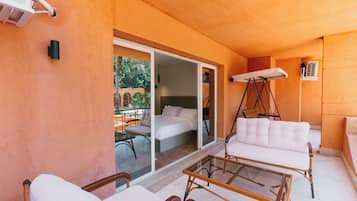 Habitación Deluxe, vista a la alberca | Terraza o patio