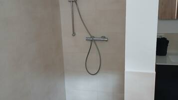 Dusche, Handtücher, Toilettenpapier