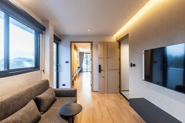 Smart TV - Seaview 2BR Beachfront home- Daily cleaning - Bangla walk 5 mins (Tambon Patong)