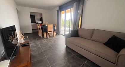 Spacious haven of peace, T3 two-bedroom apartment with Eco-Farm garden