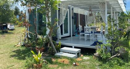 Beach Tiny House with Scooter Services & FREE Kayak