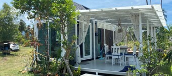 Beach Tiny House with Scooter Services & FREE Kayak