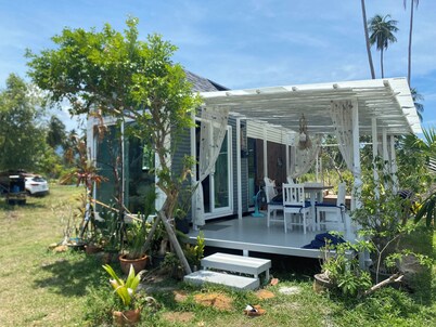 Beach Tiny House with Scooter Services & FREE Kayak