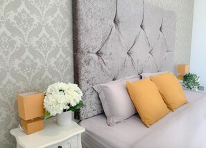 2 habitaciones, tabla de planchar con plancha, wifi y ropa de cama 