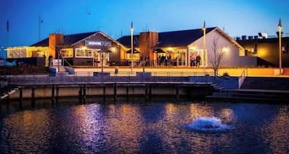 The Pegasus Bay Retreat - Sauna, Ice Bath, Hot Tub