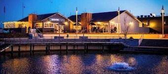 The Pegasus Bay Retreat - Sauna, Ice Bath, Hot Tub
