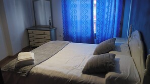 3 bedrooms, iron/ironing board, bed sheets