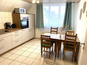 Micro-ondes, four, plaque de cuisson, lave-vaisselle