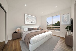 3 bedrooms, desk, Internet, bed sheets