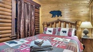 2 bedrooms, free WiFi, bed sheets - Moonshine Mountain – Cozy Cabin Across from Soaky Mountain Water Park (Sevierville)