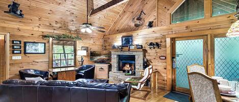 Smart TV, fireplace