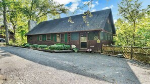 Exterior - Moonshine Mountain – Cozy Cabin Across from Soaky Mountain Water Park (Sevierville)
