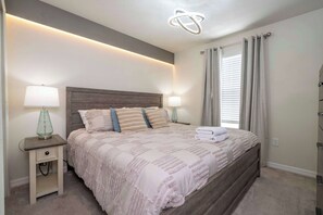 5 habitaciones, tabla de planchar con plancha, cuna de viaje y wifi 