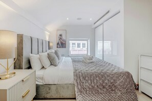 3 bedrooms, iron/ironing board, WiFi, bed sheets - Marylebone Station Luxury 3Bed 2Bath + Central AC (London)