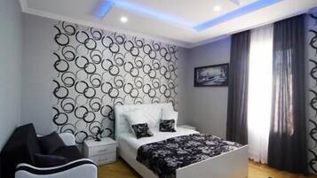 Suite, Balcony, Garden View | Blackout curtains, soundproofing, iron/ironing board, free WiFi