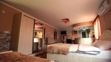 Family Suite, Garden View | Blackout drapes, soundproofing, iron/ironing board, free WiFi