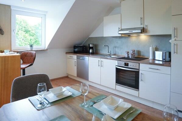 Micro-ondes, plaque de cuisson, lave-vaisselle